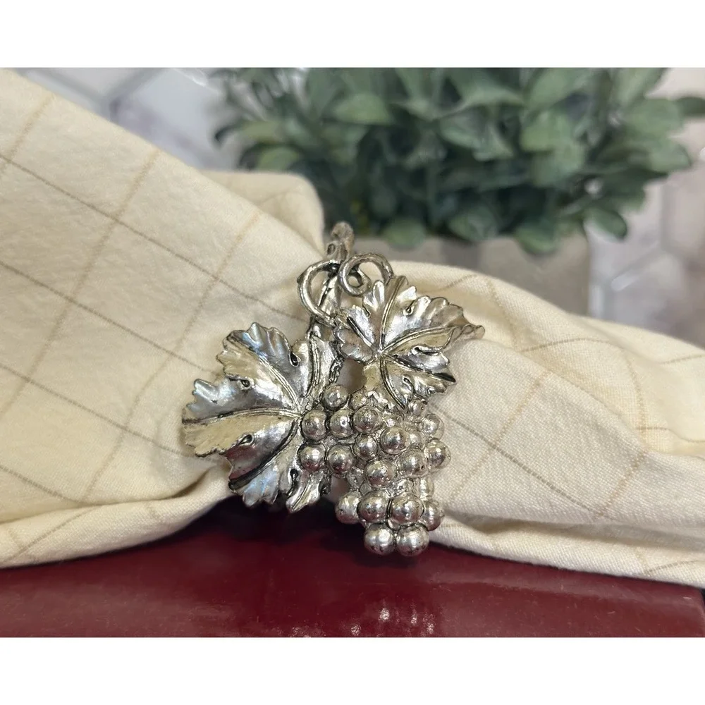 Set Of 3 Arthur Court Napkin Rings Grape Cluster w/ Leaves Silver Tone Metal